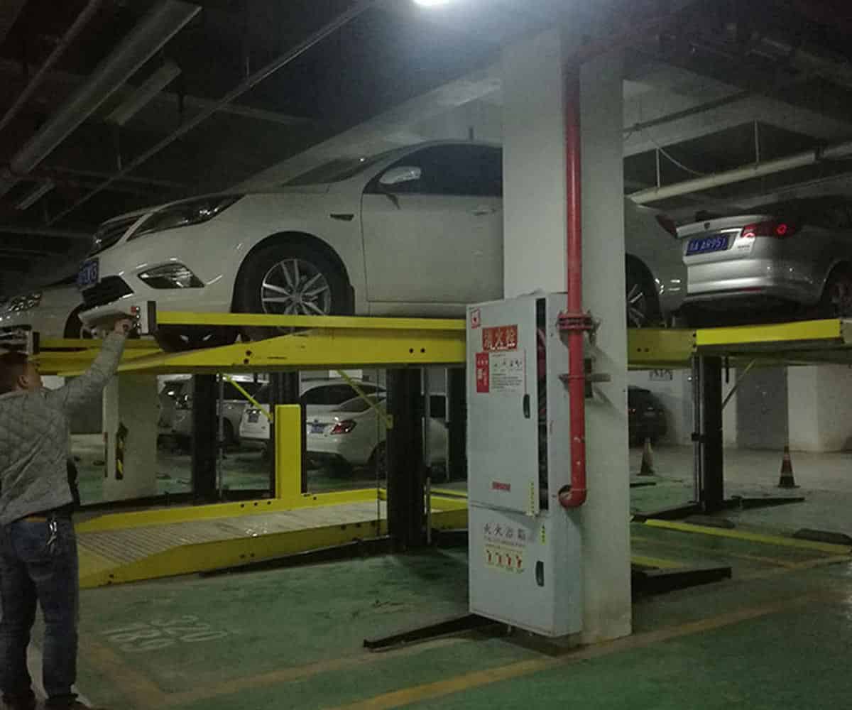 兩柱簡(jiǎn)易升降機(jī)械車位短租
